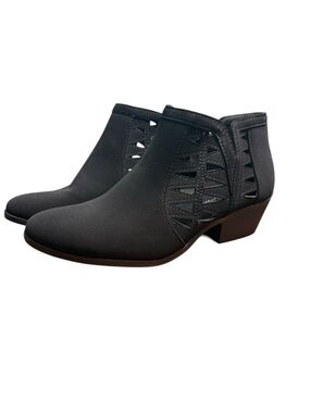 SODA Black Cutout Ankle Booties Low Heel Western Style Size Sz 7